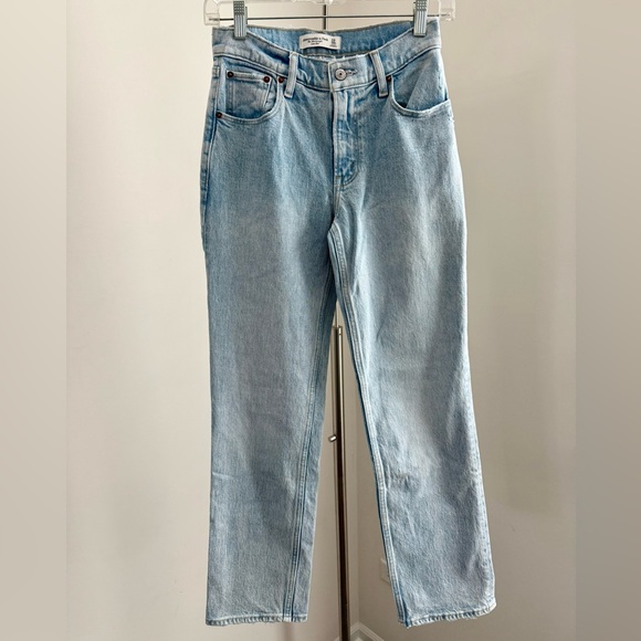 Abercrombie & Fitch 90s Low Rise Straight Jeans 24 Short Light Wash - Picture 1 of 5